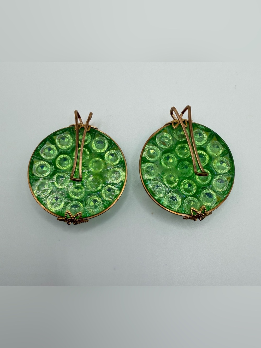 Vtg 1930s Green Shoe Dress Clips Pair Round Czech Irisescent Pressed Glass Mod - Picture 3 of 7